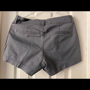 Old navy everyday gray mid rise shorts.